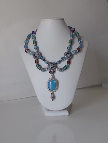 Colllier brodé à l'aiguille - collier Indy