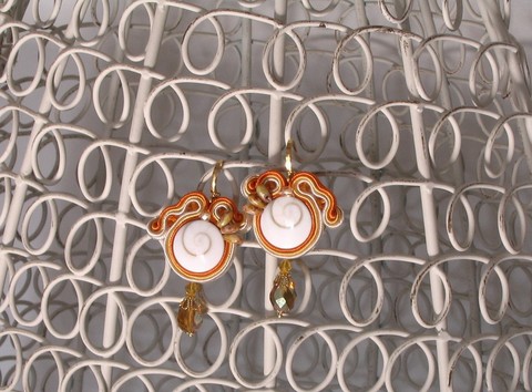 travail de soutache - Boucles oeil de Sainte Lucie